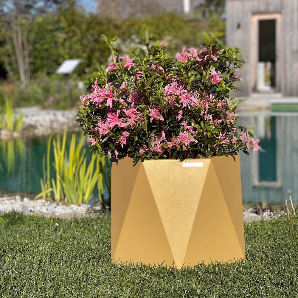 Artig Metall Deore Hexagon Pflanztopf im Garten
