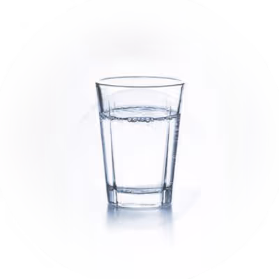 Wasser im Glas.